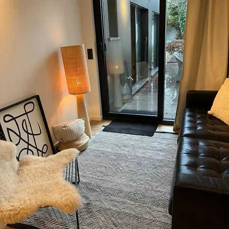 Apartment Luxury With Cosy Garden! *