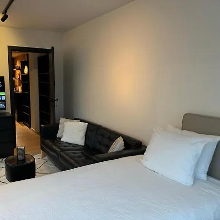 Apartment Luxury With Cosy Garden! *