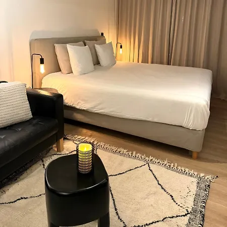 Apartment Luxury With Cosy Garden!