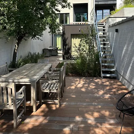 Apartment Luxury With Cosy Garden!