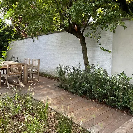 Apartment Luxury With Cosy Garden! *