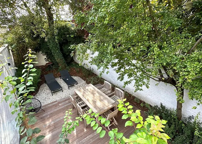 Luxury With Cosy Garden!