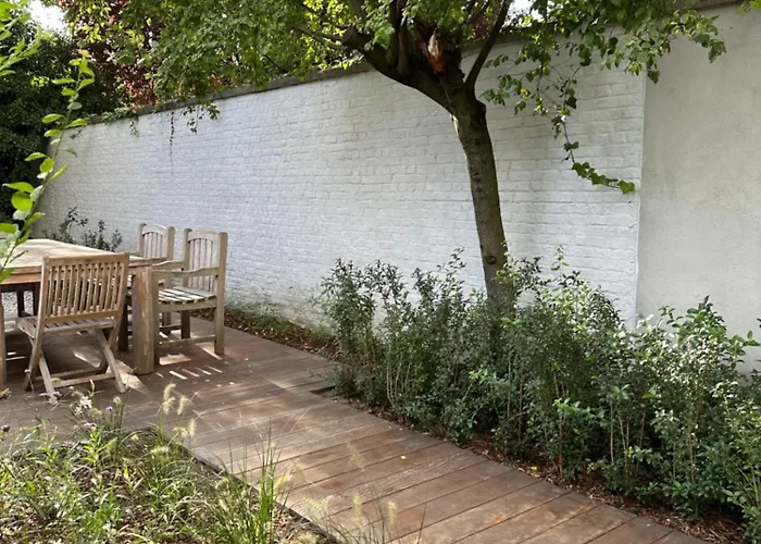 아파트 Luxury With Cosy Garden! *