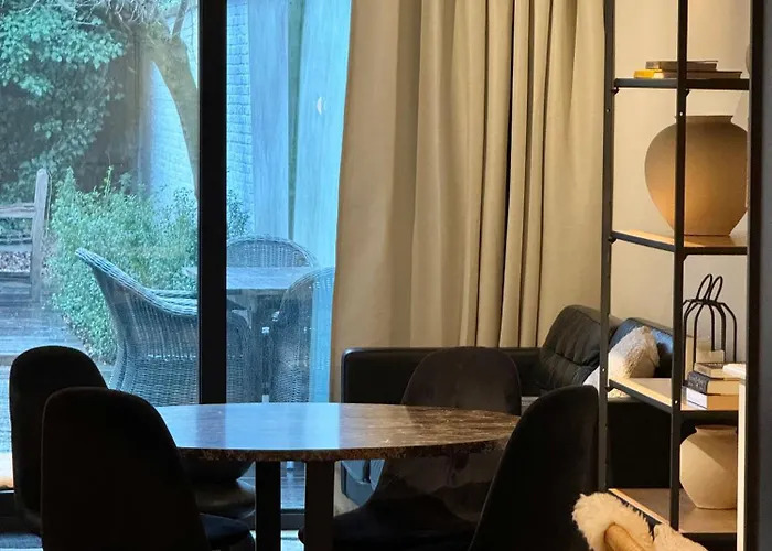 아파트 Luxury With Cosy Garden! *