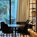 アパート Luxury With Cosy Garden! *